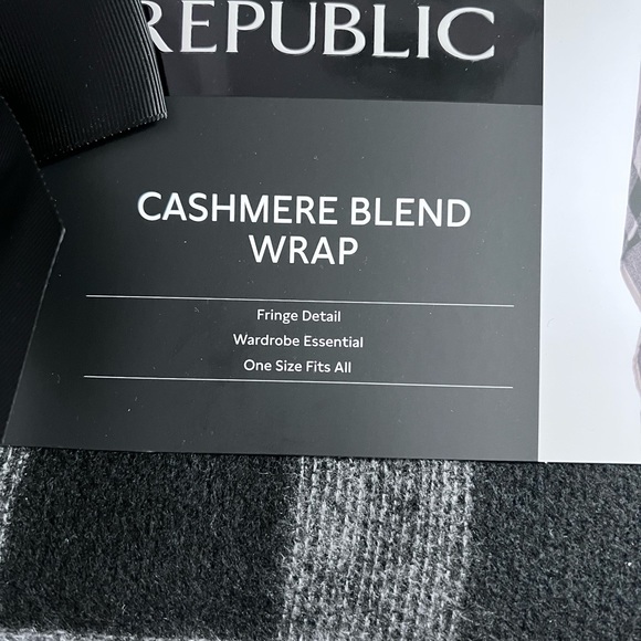 Banana Republic cashmere wrap - Picture 3 of 6